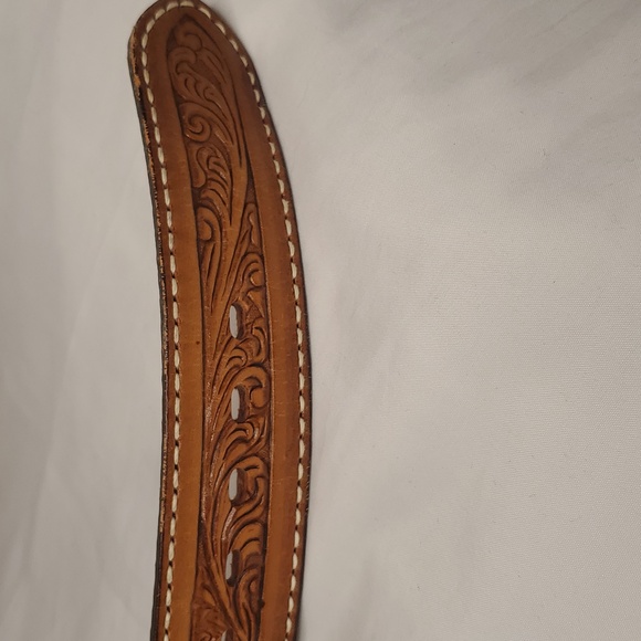Sold - Tony Lama Belt 34 Tooled Floral Leather Western USA - Picture 4 of 8